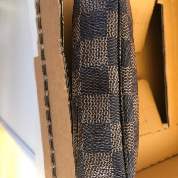 Louis Vuitton LV Mini Pouchette - Picture 3 of 8